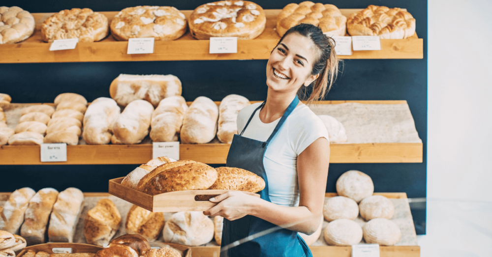 Verkäuferin der Bäckerei papperts bei der Arbeit