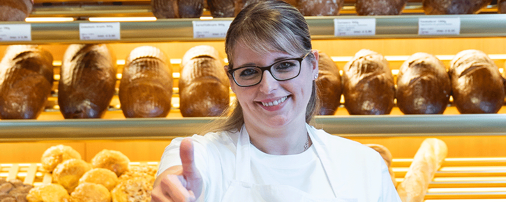 Verkäuferin bei der Bäckerei Sprung