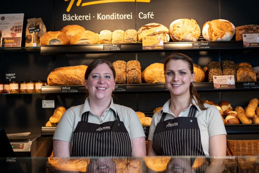 Verkäuferinnen der Bäckerei Hamma in der Filiale