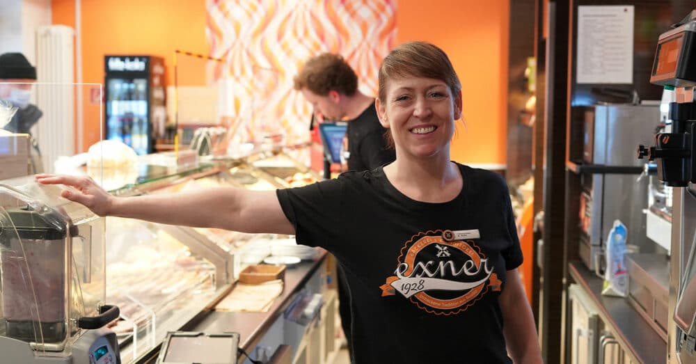 Verkäuferin bei der Bäckerei Exner in Teltow