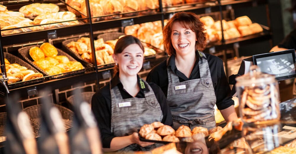 Verkäuferinnen in der Bäckerei sander's backstube in Lengede