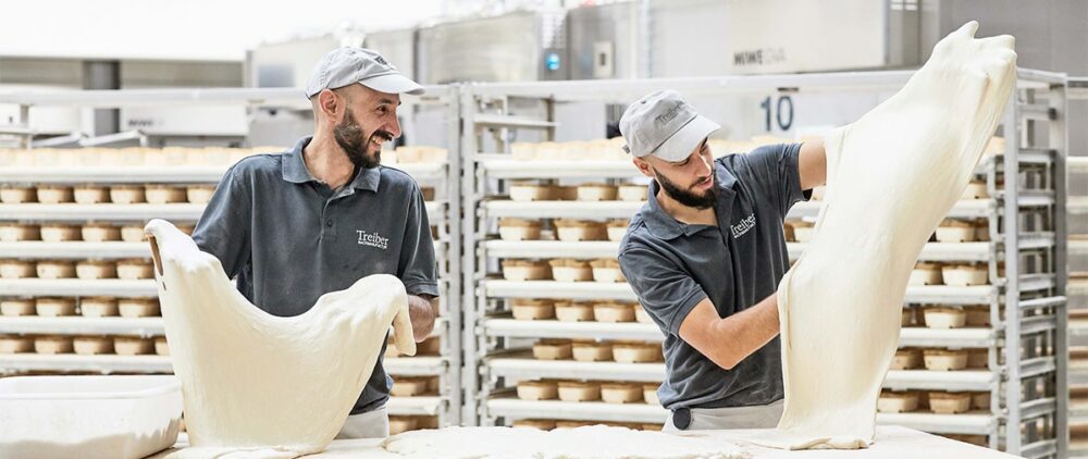 Produktionshelfer der Bäckerei und Konditorei Treiber in Steinenbronn