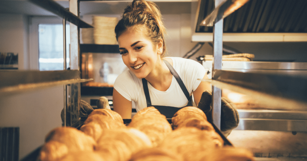 Bäckerin der Bäckerei Sipl in Denkendorf