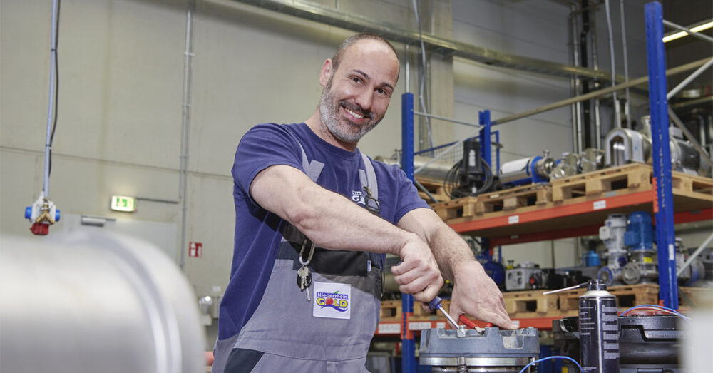 Schlosser bei der Arbeit bei Niederrhein-GOLD in Moers