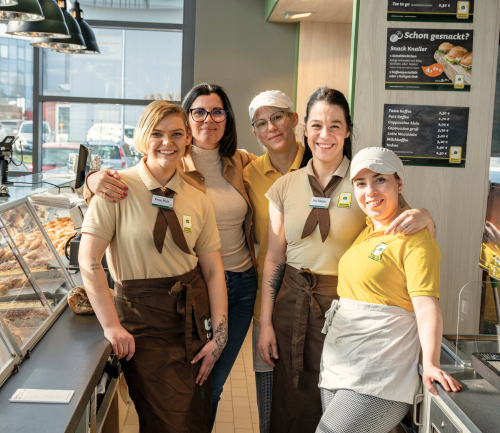 Verkäuferinnen bei der Bäckerei Schneider