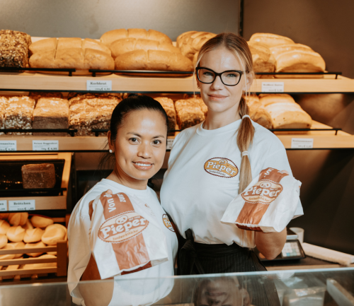 Verkäuferinnen bei der Bäckerei Pieper